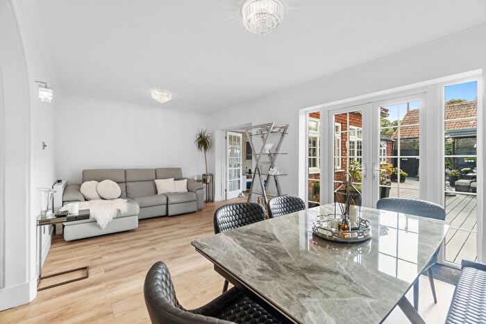 4 Bedroom Detached House For Sale In The Crofts, Shepperton, TW17