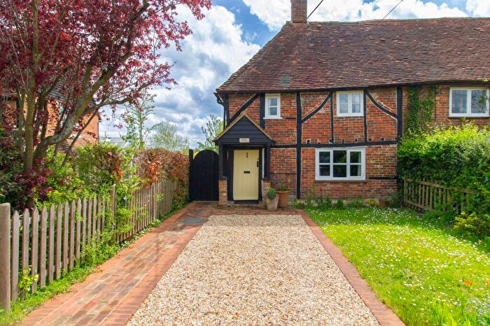 3 Bedroom Cottage For Sale In Hook Road, Greywell, RG29