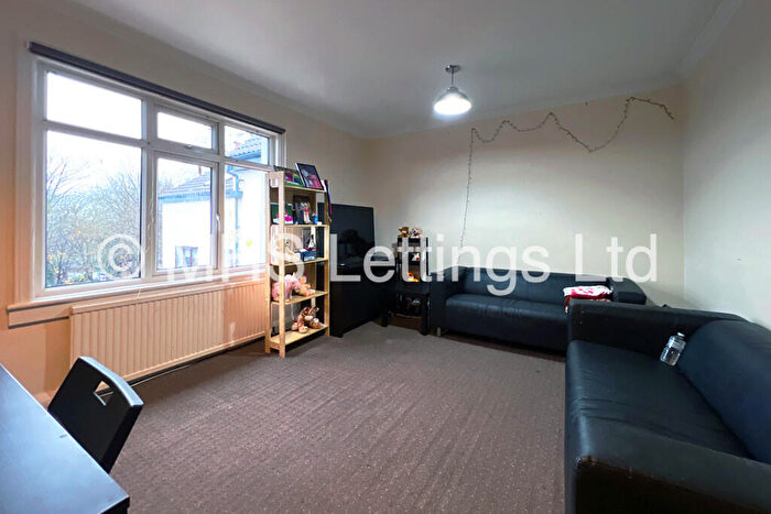 2 Bedroom Flat To Rent In Flat, Headingley House, Ash Road, Leeds, LS6