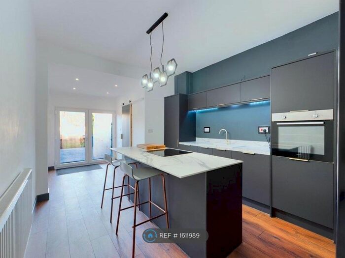 2 Bedroom End Of Terrace House To Rent In Park Street, Chesterfield, S40