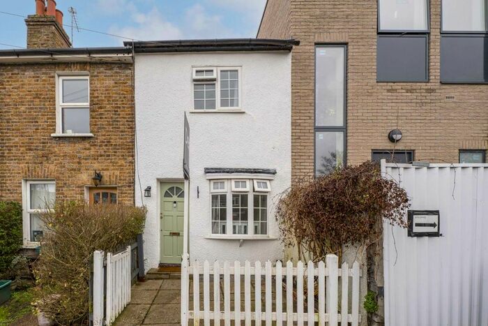 2 Bedroom Property To Rent In Cambridge Grove Road, Norbiton, Kingston Upon Thames, KT1