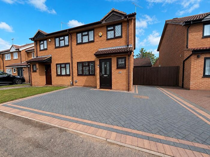 3 Bedroom Semi-Detached House For Sale In Marsom Grove, Barton Hills, Luton, Bedfordshire, LU3