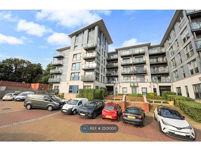2 Bedroom Flat To Rent In Mckenzie Court, Maidstone, ME14