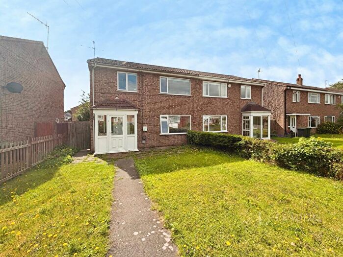 3 Bedroom Semi Detached House To Rent In Willow Road, B61