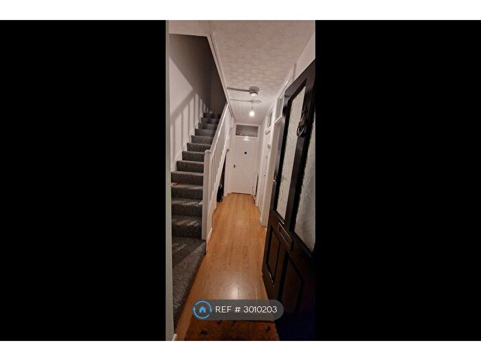 4 Bedroom Flat To Rent In Clarence Lane, London, SW15
