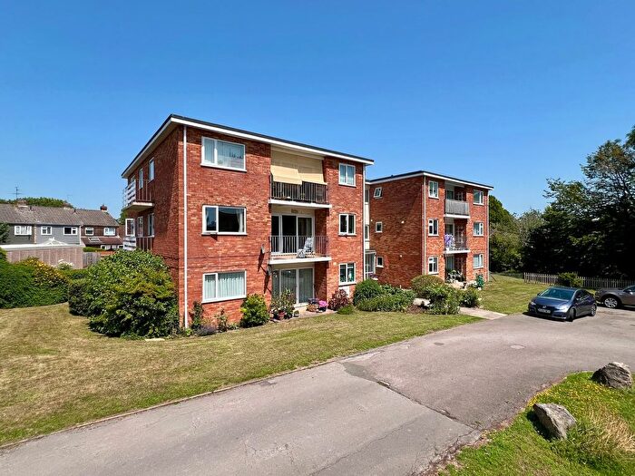 2 Bedroom Flat For Sale In Wiltshire Close, Taunton - No Onward Chain!, TA1