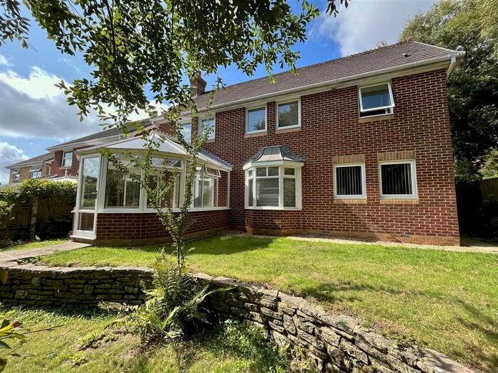 4 Bedroom Detached House To Rent In Twin Oaks Close, Broadstone, Poole, BH18