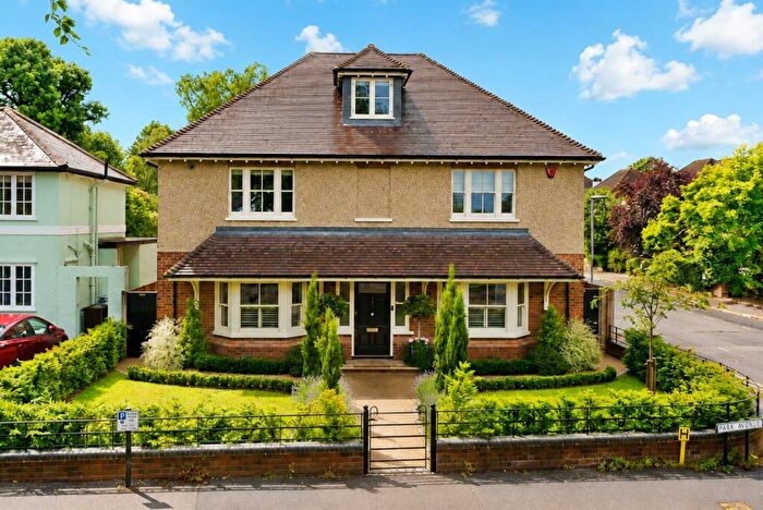 4 Bedroom Detached House For Sale In Park Avenue, St. Albans, AL1