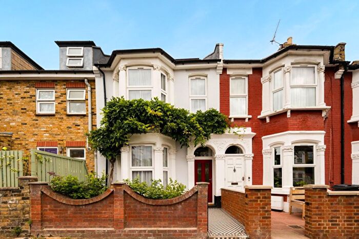 5 Bedroom Terraced House For Sale In Ashenden Road, Hackney, London, E5
