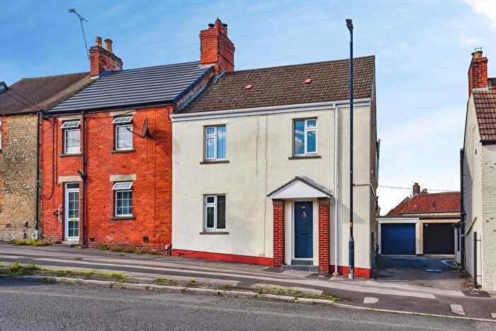 4 Bedroom End Of Terrace House For Sale In Deverill Road, Warminster, BA12