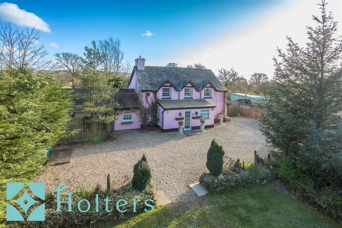 5 Bedroom Detached House For Sale In Crossgates, Llandrindod Wells, LD1