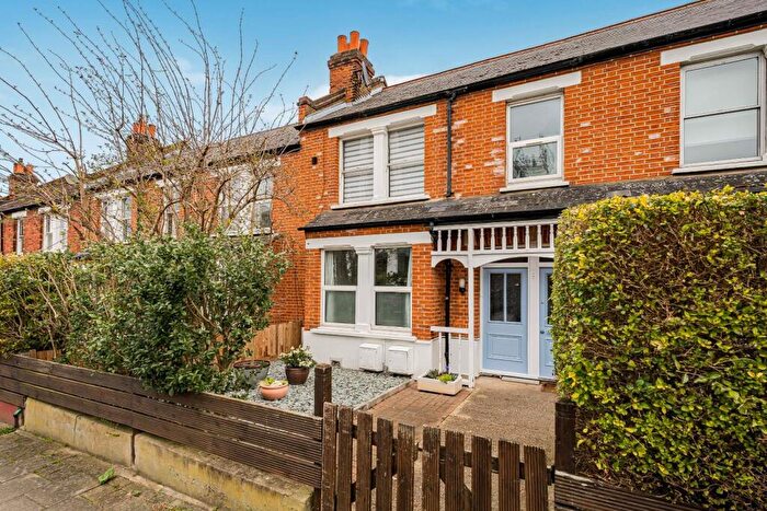 2 Bedroom Flat For Sale In Martell Road, London, SE21