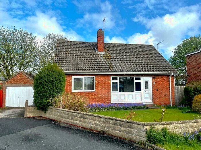 3 Bedroom Detached House For Sale In College Gardens, Hornsea, HU18