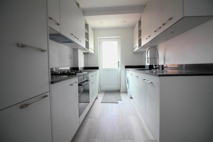 5 Bedroom End Of Terrace House To Rent In Windmill Road, Slough SL1
