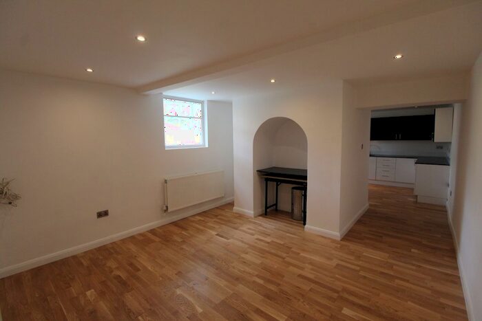 4 Bedroom Flat To Rent In London Road, Isleworth, TW7