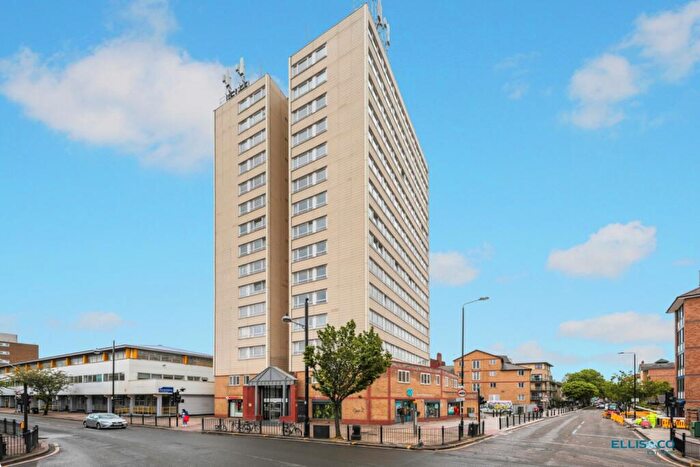 1 Bedroom Apartment To Rent In Roman Road, Bethnal Green, London, E2