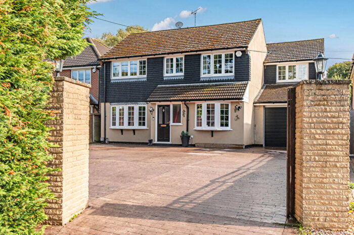 4 Bedroom Detached House For Sale In Reading Road, Chineham, RG24