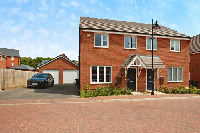 3 Bedroom Semi-Detached House For Sale In Vinners Close, Amesbury, Salisbury, SP4