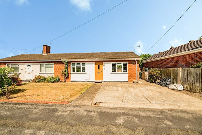 1 Bedroom Bungalow For Sale In Old Orchards, Bierton, Aylesbury, HP22