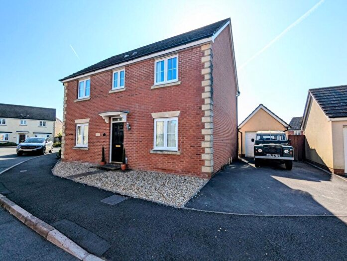 4 Bedroom Detached House For Sale In Llwyn Yr Eos, Carmarthen, Carmarthenshire., SA31
