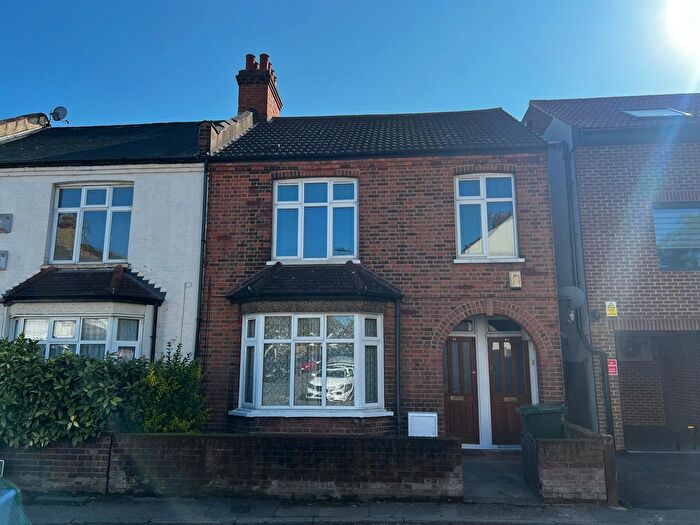 2 Bedroom Flat To Rent In Royston Road, London, SE20