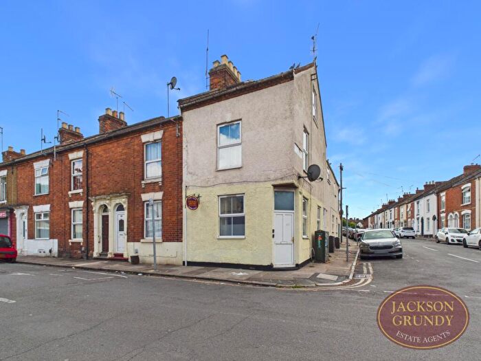 2 Bedroom Flat For Sale In Oakley Street, The Mounts, NN1