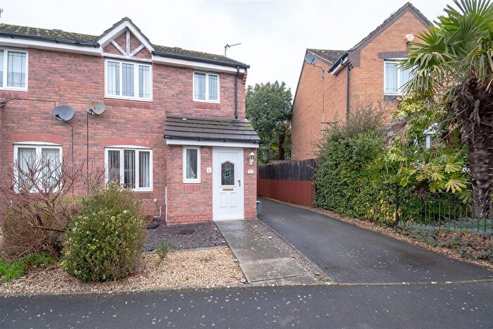 3 Bedroom Semi Detached House For Sale In Gelyn-Y-Cler, Barry, CF63