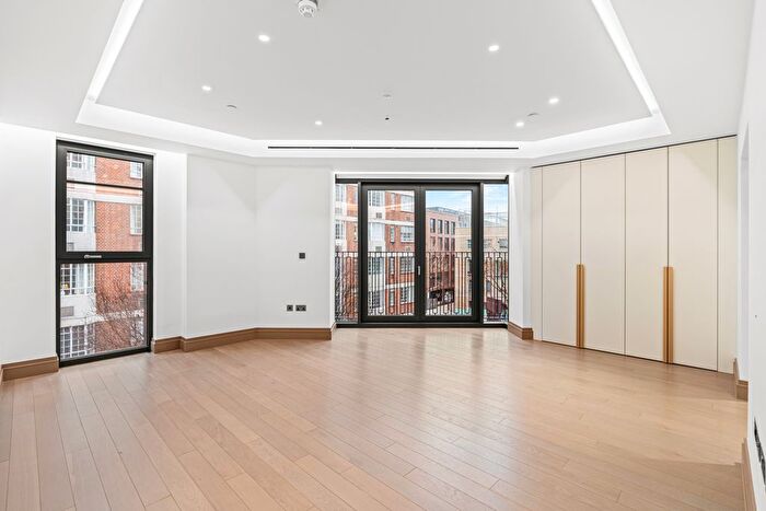 2 Bedroom Flat To Rent In Lucan Place, Chelsea, SW3