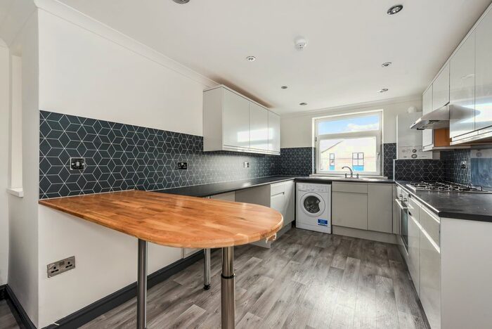 3 Bedroom Flat To Rent In Crwys Road, Cardiff, CF24