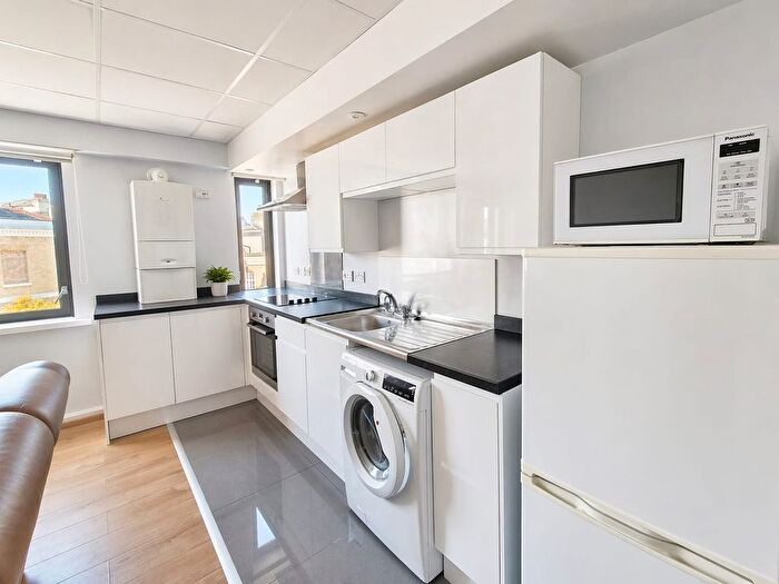 Studio To Rent In London Road, Southampton, SO15