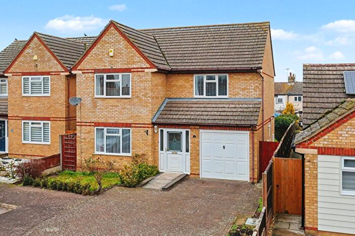 4 Bedroom Detached House For Sale In Netherstones, Stotfold, Hitchin, SG5