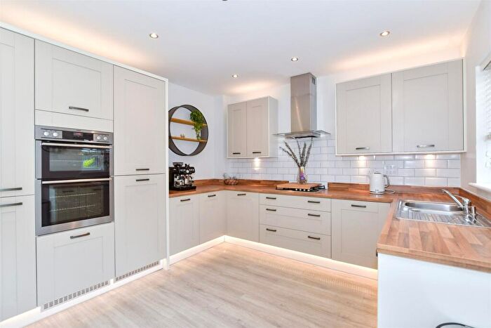 3 Bedroom Semi-Detached House For Sale In Clay Place, Halling, Rochester, Kent, ME2