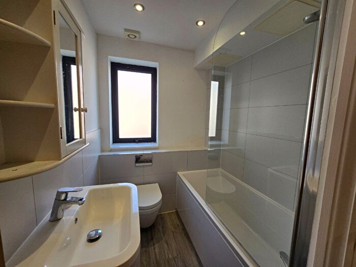 1 Bedroom Flat To Rent In Forester House, Marlborough Road, Watford, Hertfordshire, WD18