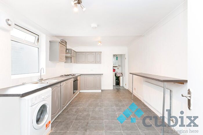 1 Bedroom Flat To Rent In High Street, Epsom, KT17