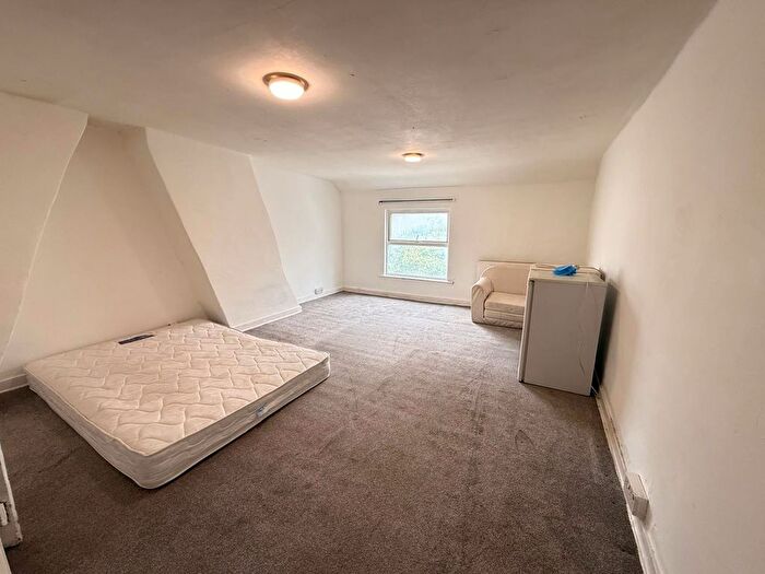 2 Bedroom Flat To Rent In High Street North, Dunstable, LU6