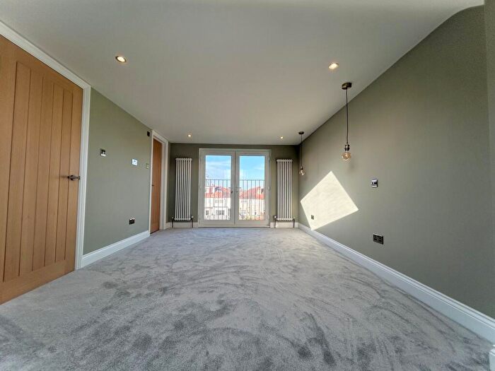 3 Bedroom Semi-Detached House To Rent In The Causeway, Carshalton, SM5