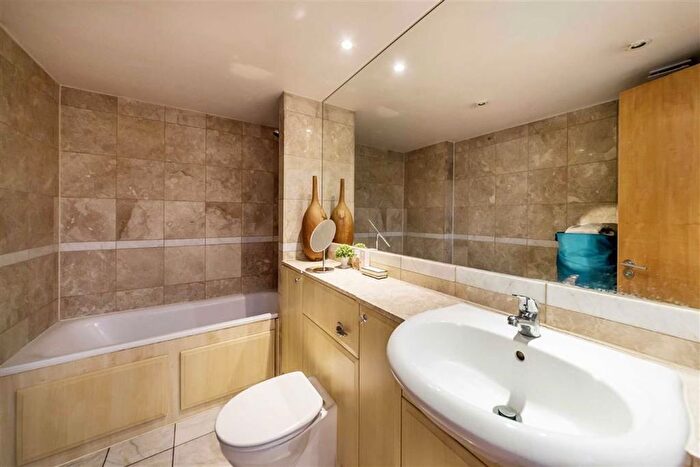 2 Bedroom Flat To Rent In Bermondsey Wall West, London, SE16