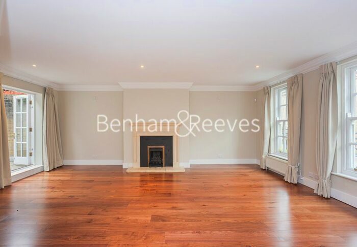 2 Bedroom Mews To Rent In Farrier Walk, Chelsea, SW10