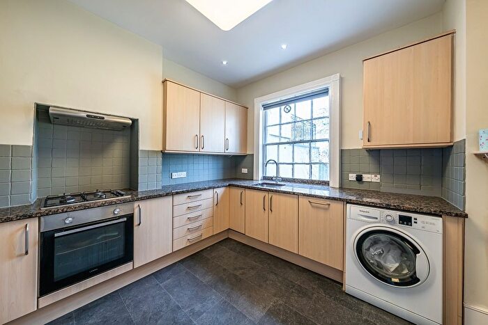 3 Bedroom Flat To Rent In Streatham Hill, London, SW2