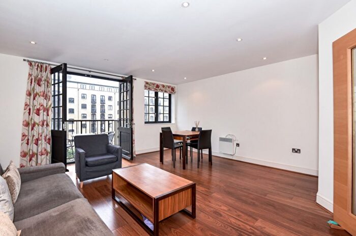 2 Bedroom Flat To Rent In Cayenne Court, Shad Thames, London, SE1