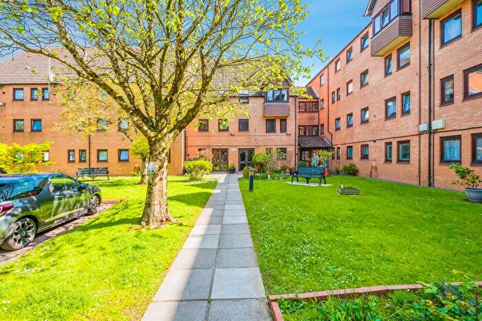 2 Bedroom Flat For Sale In Wordsworth Avenue, Roath, Cardiff, CF24