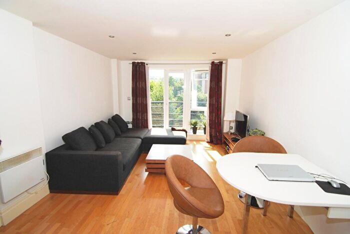 2 Bedroom Apartment For Sale In Seven Kings Way, Kingston Upon Thames, KT2