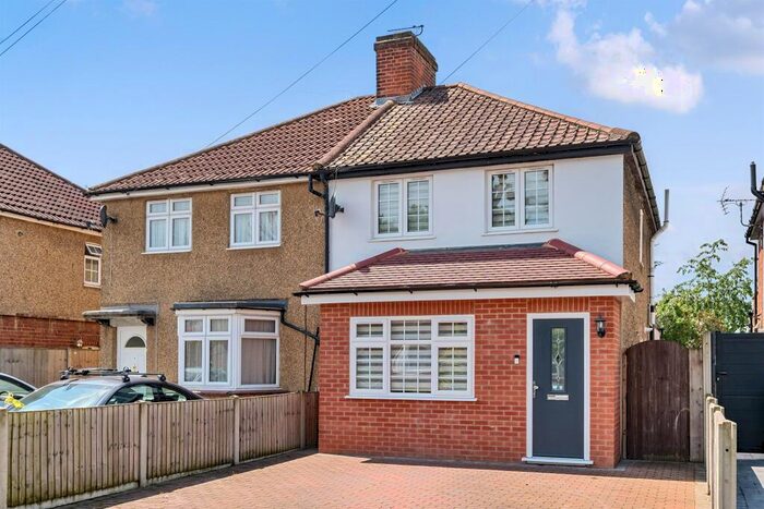 2 Bedroom Semi Detached House For Sale In Third Avenue, Enfield, EN1