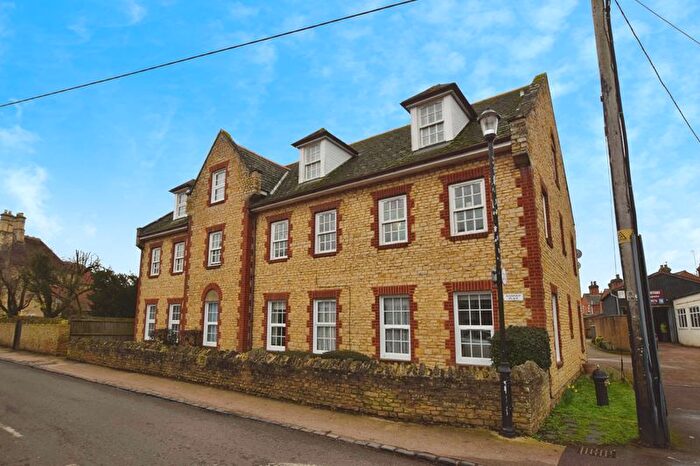 2 Bedroom Flat To Rent In High Street, Harrold, MK43