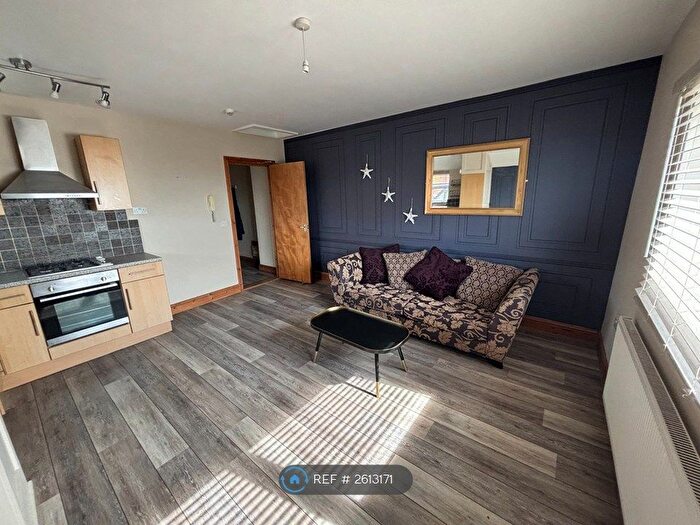 1 Bedroom Flat To Rent In Sketty Road, Swansea, SA2