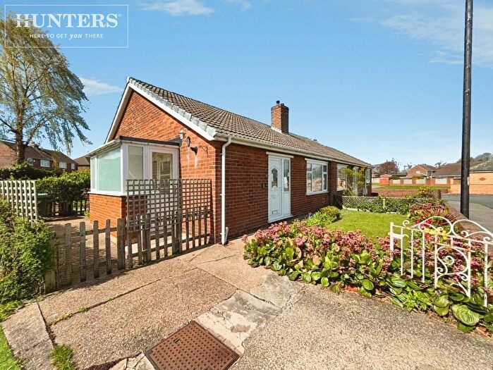2 Bedroom Semi-detached Bungalow For Sale In Farm Way, Darfield, Barnsley, S73