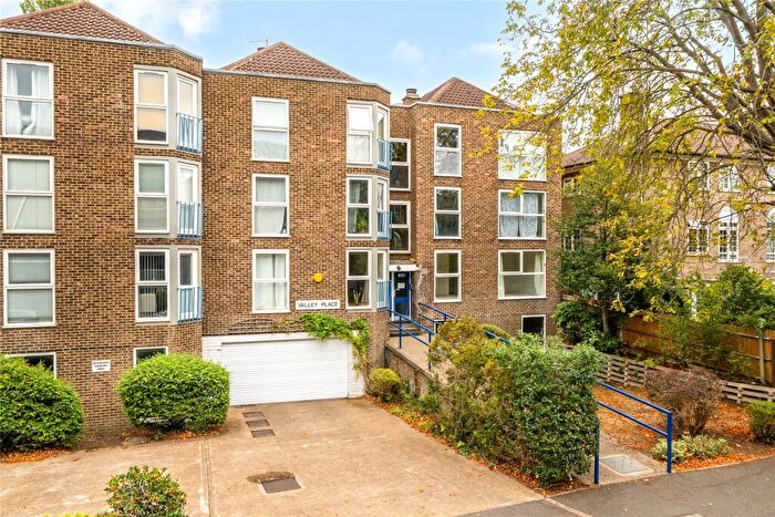 1 Bedroom Flat For Sale In Glenbuck Road, Surbiton, KT6