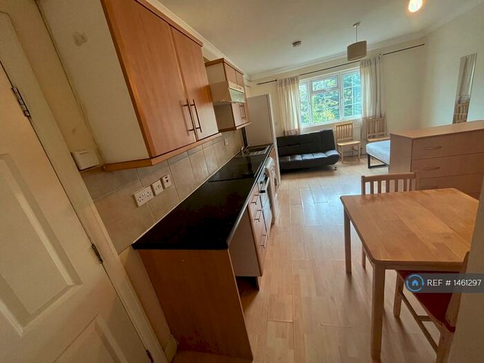 Studio To Rent In Allington Road, London, NW4