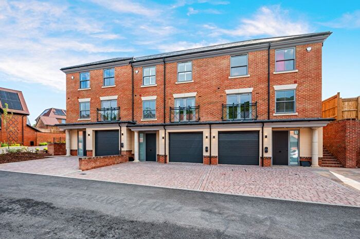 3 Bedroom Town House To Rent In Allingham Place, Brighton, BN2