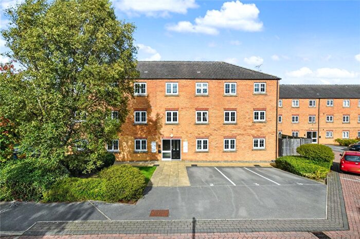 2 Bedroom Flat For Sale In Broadlands View, Pudsey, West Yorkshire, LS28
